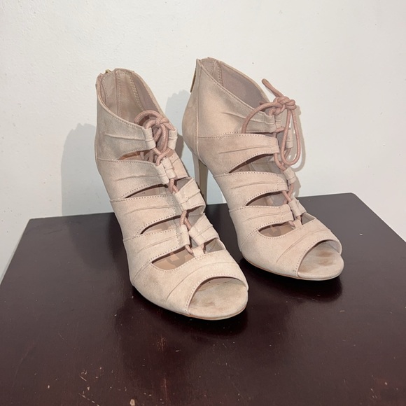 Kelly & Katie Vandra Lace-Up Open/Peep Toe Heels, size 8 - Picture 2 of 11